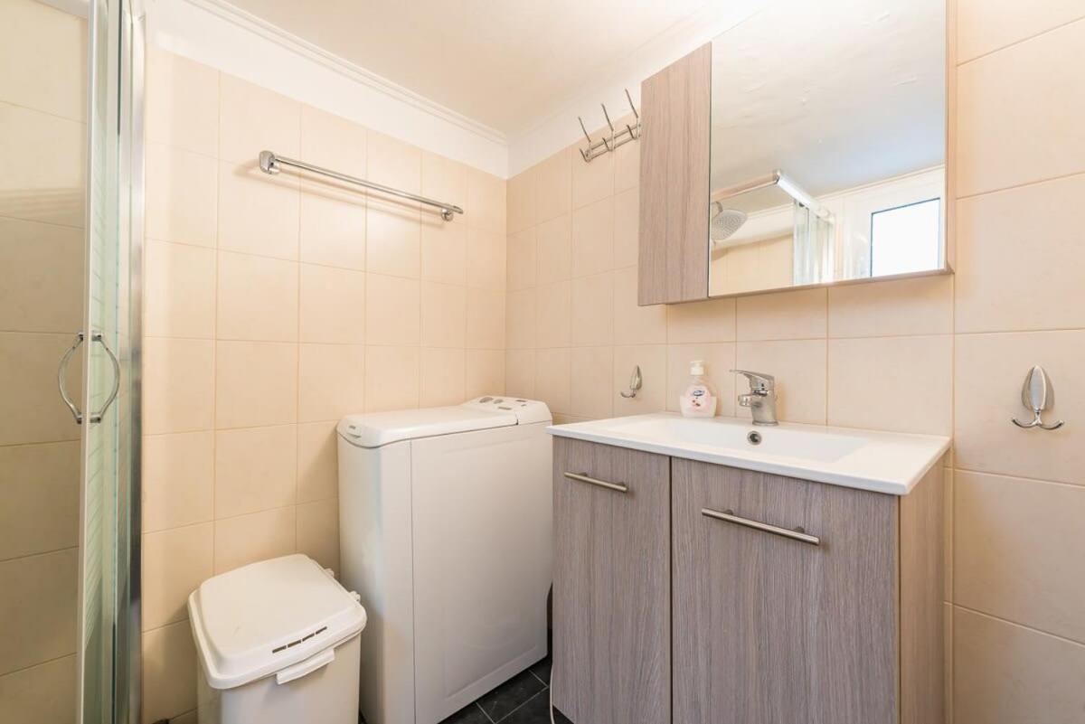 Topfloor Central Apt With Urban Views,3' To Metro Athens Exterior photo